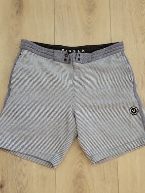 VISSLA Men's Light Gray Striped Hybrid Shorts